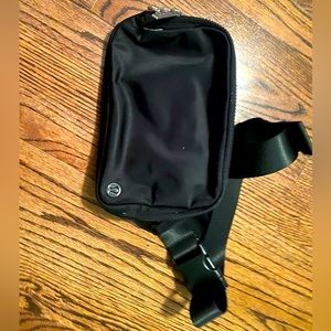 Lululemon Everywhere Belt Bag 2L
